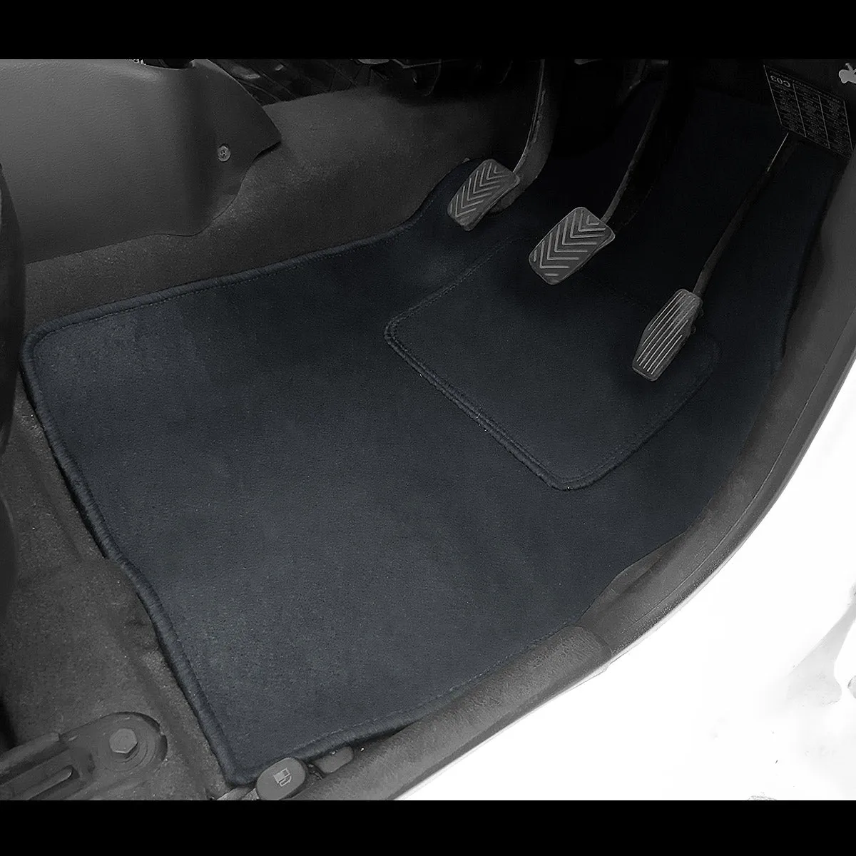 Carpet Style Universal Car Floor Foot Mats for All 5 Seater Cars, Black Color Anti Slip Car Try Mat, Complete Set of 5 Piece, Executive Series